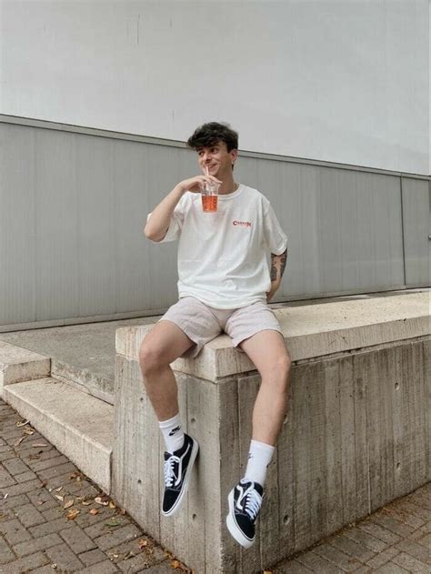 Top 6 outfit phối đồ với áo thun form rộng nam cực Hot Trend