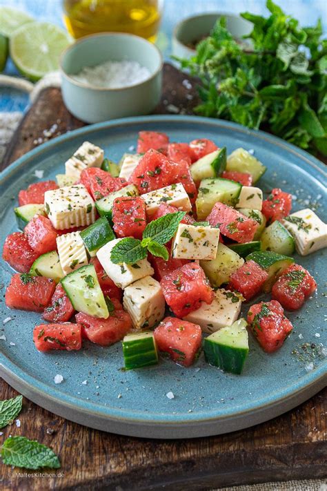 Wassermelonen Feta Salat Mit Gurke And Minze So Erfrischend Recipe Food Food And Drink