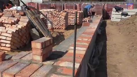 Цоколь поднимаем кирпичом - Домтвой РФ - YouTube