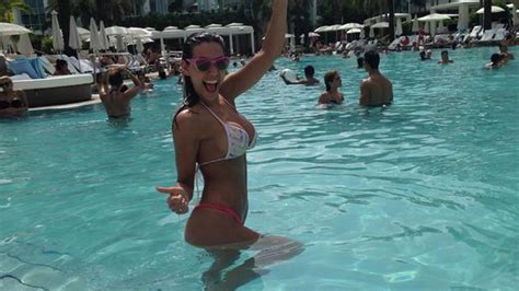 Floppy Tesouro Deslumbr En Las Redes Con Su Diminuta Bikini Infobae