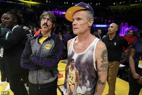 Red Hot Chili Peppers Singer Anthony Kiedis Ejected After Saturday S Lakers Rockets Brawl