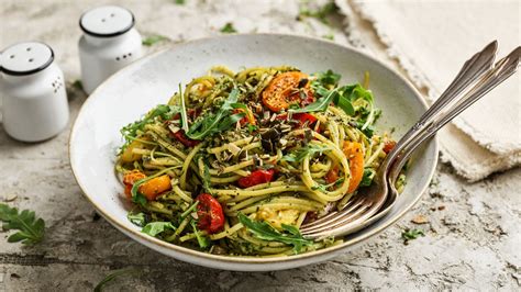 Pesto Aus Rucola An Mais Spaghetti Lfrei Und Glutenfrei