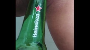 TOMANDO UNA CERVEZA CON UN PUTO COÑO cerveza Heineken XVIDEOS
