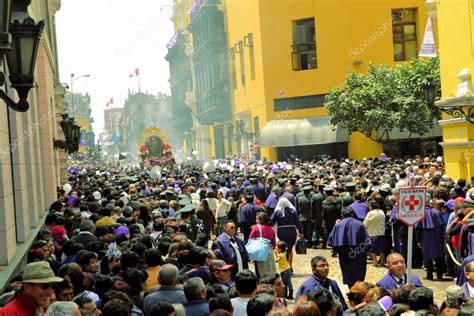 Los Creyentes Se Re Nen Para La Procesi N Religiosa Cat Lica Del Se Or