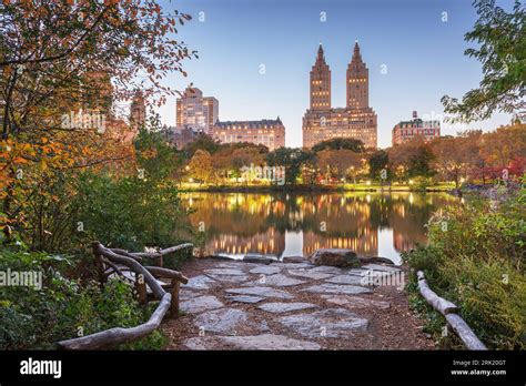 Central park autumn Fotos und Bildmaterial in hoher Auflösung Alamy