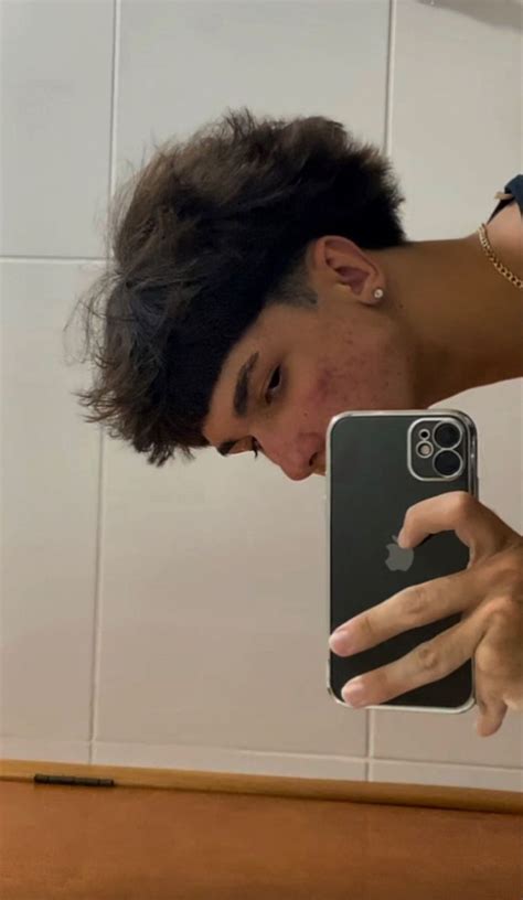 Pin de Лёшка Hadeev en GaY Парни en Peinados para hombre de cabello largo Corte de pelo