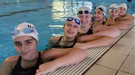 Le Sincronette Della Chimera Nuoto In Vasca Per Il Saggio Di Natale