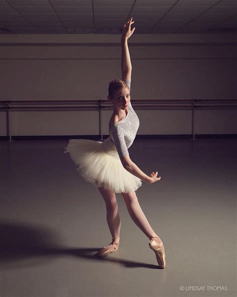 Marvelous Portraits Of Ballerinas By Lindsay Thomas Ballet Dance Photography Dance