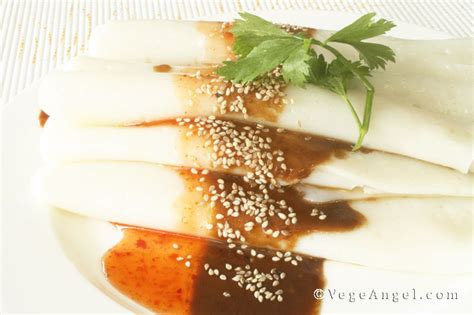 Vegan Recipe: Steamed Rice Rolls with Sweet Sauce | Vege Angel