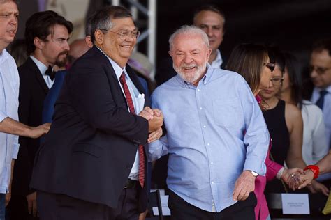 Lula E Aliados Se Mobilizam Para Defender Dino 15 11 2023 Poder Folha