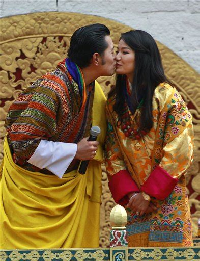 Bhutan King And Queen Share First Public Kiss Honolulu Star Advertiser