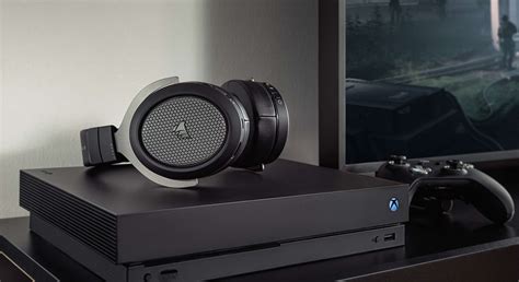 The CORSAIR HS75 XB WIRELESS Gaming Headset for Xbox Series X, Xbox ...
