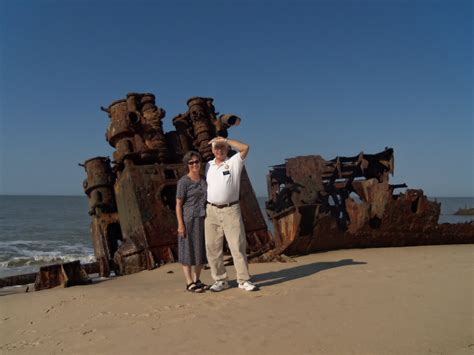 Louthans in Africa: The Beach in Beira, Mozambique!