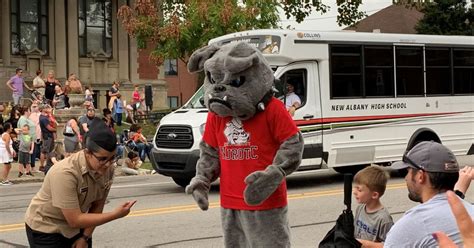 Harvest Homecoming Parade 2021 - New Albany High School Mascot | | wdrb.com