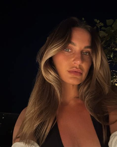 Samantha Faiers - Samantha Faiers added a new photo — at...