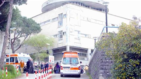 Torre Del Greco Accoltellato Ad Ercolano Devasta Pronto Soccorso Dell