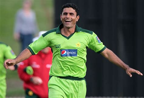 Pakistani Cricket Players Biography Wallpapers Abdul Razzaq