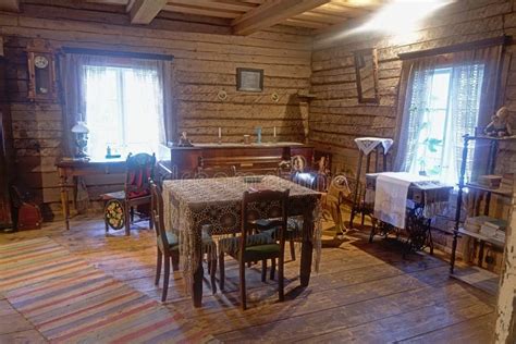 Interior De Una Antigua Casa De Madera En El Museo Al Aire Libre