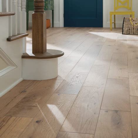 Parquet massif Chêne brossé vernis naturel 14x160 premium