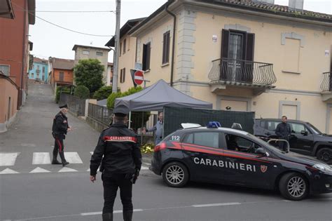 Todi Le Punta Il Coltello Alla Gola E La Massacra Di Botte Arrestato