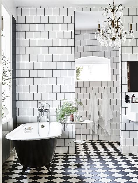 Vintage Checkered Bathrooms For A Grandiose Look