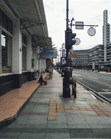 Foto Hari Pertama Ppkm Darurat Kota Bandung Seperti Kota Mati