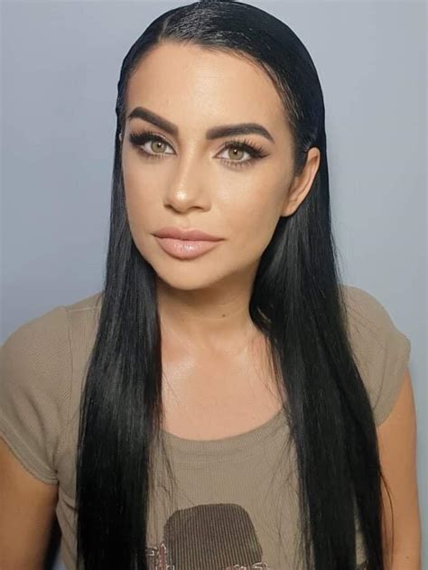 ALY HOT Cam Model Profile Stripchat