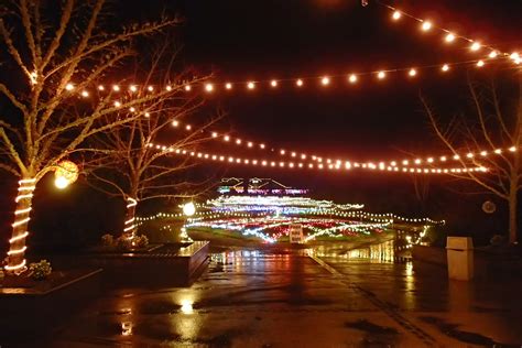 Casing Oregon: Christmas in the Valley: The Oregon Garden