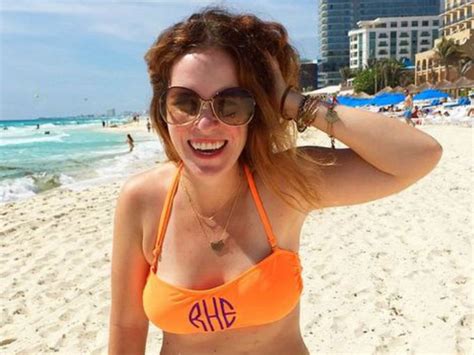 Por qué la imagen de esta mujer en bikini se volvió viral