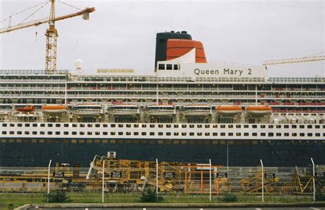 QUEEN MARY 2: QUEEN MARY 2 NEARING COMPLETION AND THE SHIP´S BRIDGE