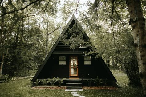 An American Cabin Shaped Like A Triangle Will Make You Dream About Cozy