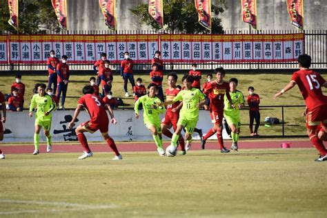 1030 サッカー部が流経柏に勝利し、ベスト4に進出しました。 中央学院高等学校（千葉県我孫子市）