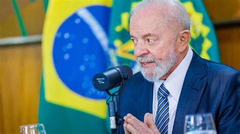 Lula desvia de escolas cívico militares e quer focar em ensino público