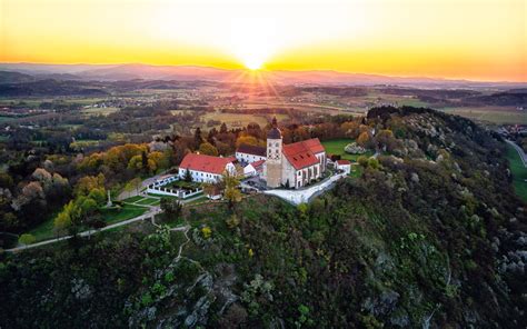 Wallfahrtskirche Auf Dem Bogenberg