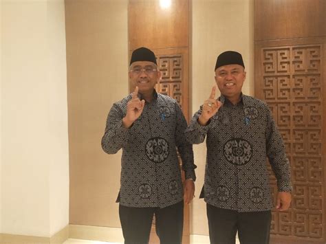 Husler Budiman Elegan Pakai Batik Motif Ragam Khas Kedatuan Luwu