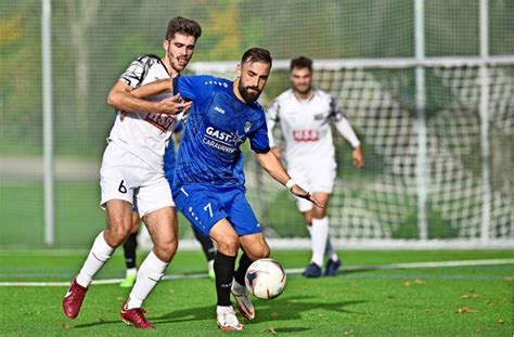 FC 08 Villingen Schiedsrichter ärgert Daniel Miletic Fußball