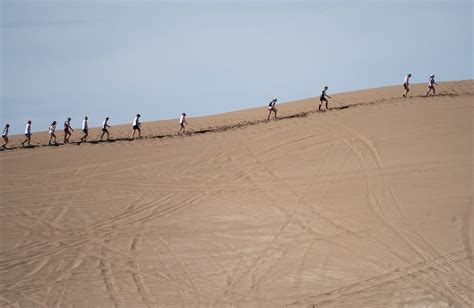 Todas las fotos de la Maratón del desierto en Pinamar una carrera