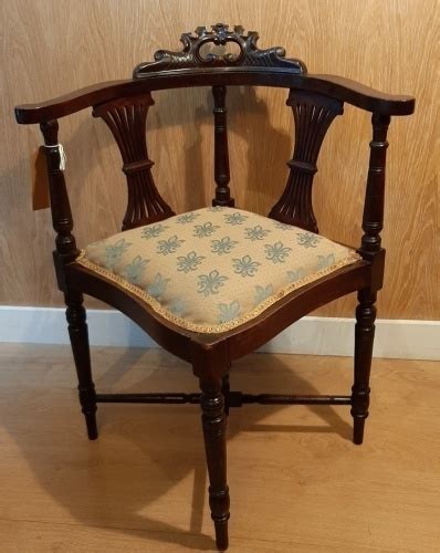 Edwardian Corner Chair Vinterior