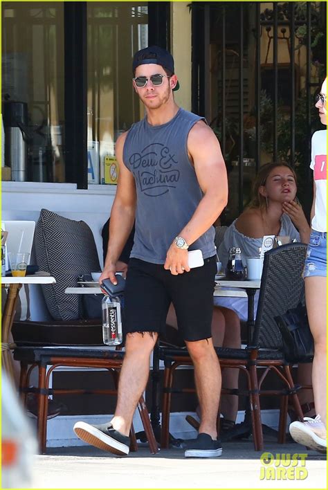 Nick Jonas Shows Off His Massive Biceps At Breakfast Photo 3941178