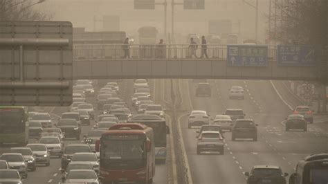 China se ahoga en polvo tras las peores tormentas de arena del año