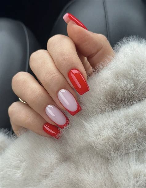 Paznokcie na styczeń Od subtelnego nude po metaliczny blask Odkryj trendy Nowiny