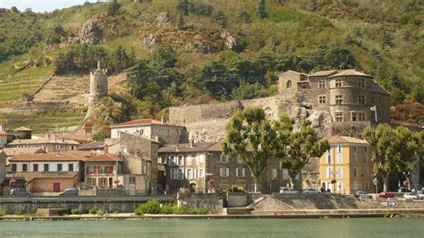 Tournon sur Rhône Le château de Tournon une sentinelle sur la vallée