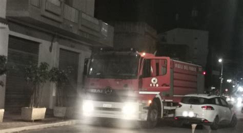 Impatto Tra Unauto E Un Mezzo Dei Vigili Del Fuoco Incidente In Via