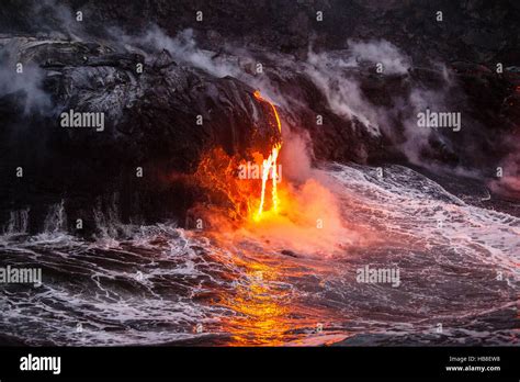 Pu U Volcano Eruption Glowing Hot Lava Flowing Into The Pacific