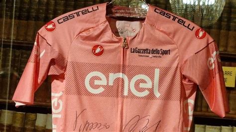 Giro D Italia Presentata La Nuova Maglia Rosa E Rtl Sar