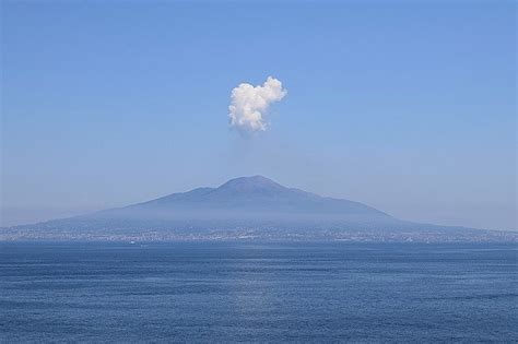 Mount Vesuvius Facts For Kids - All About Mount Vesuvius - Kidz Feed