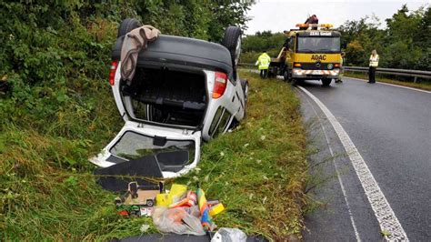 Auto überschlägt sich auf der A7