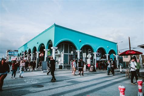 People Walking at the Park · Free Stock Photo