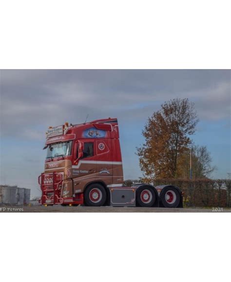 83752 Volvo FH5 Globetrotter XL 6x2 Tank ISO Container Trailer