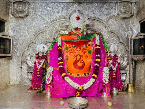 Indore Mandir Darshan Photos Khajrana Ganesh Ranjit Hanuman मंगलवार